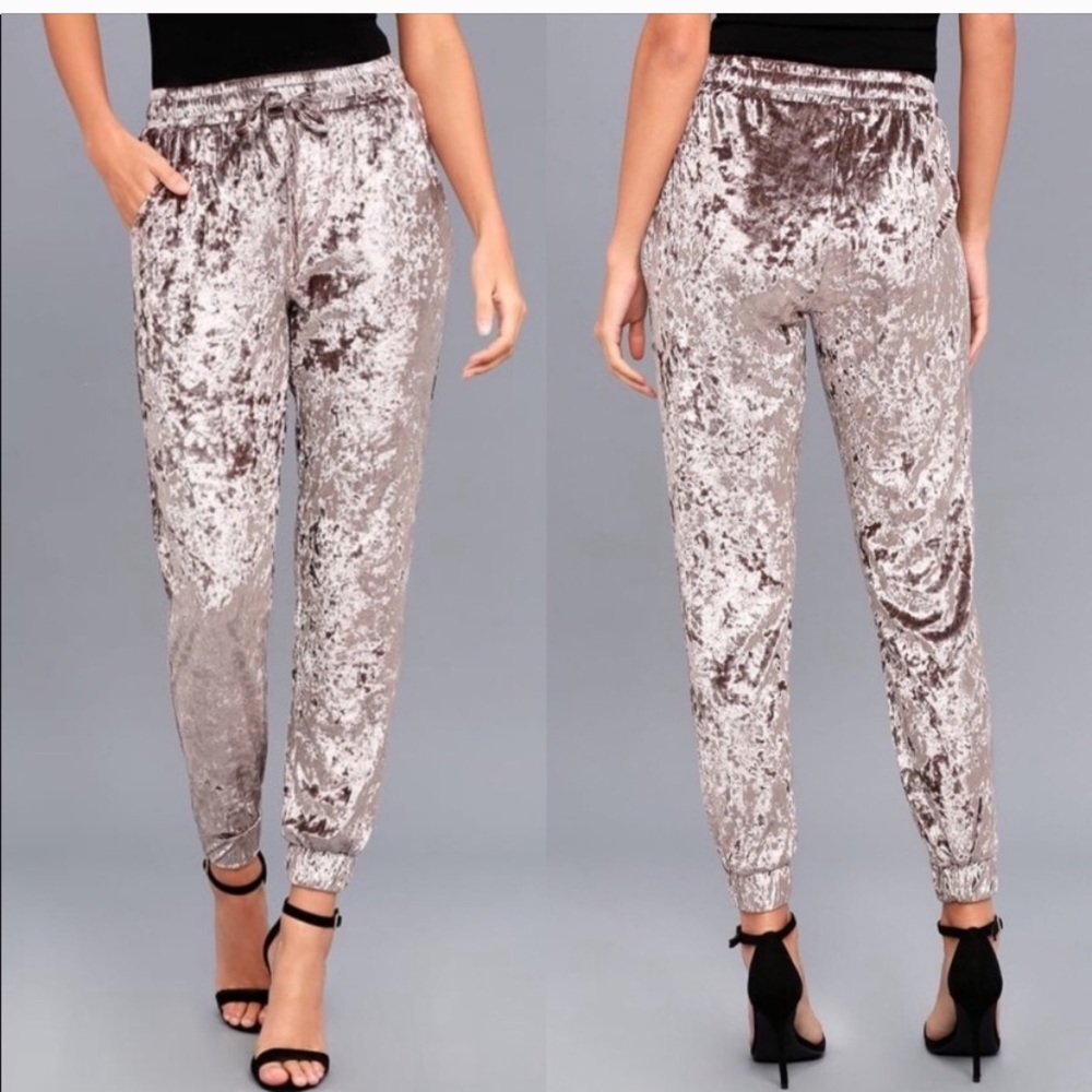 LULU’s joggers